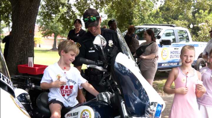Mobile's 'Sirens and Scoops' event delights local kids
