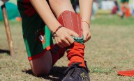 Hizo una canillera con un balde y 6 años después su diseño le llegó a Messi