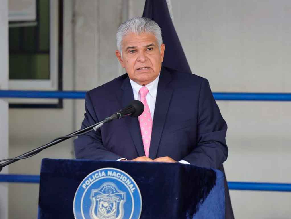 Presidente panameño recibe credenciales de ocho nuevos embajadores