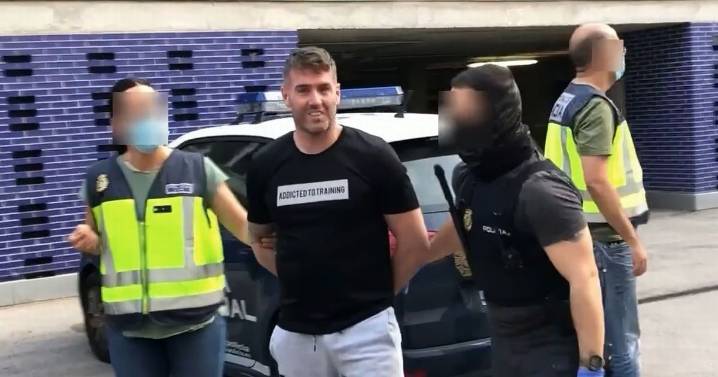 Notorious gangster 'tired of criminal life' does strange dance as he's arrested