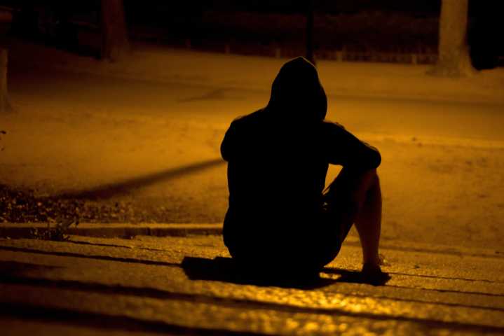 El nuevo rostro del suicidio en Chile: Hombres de más de 40 años y adultos mayores concentran la mayoría de los casos