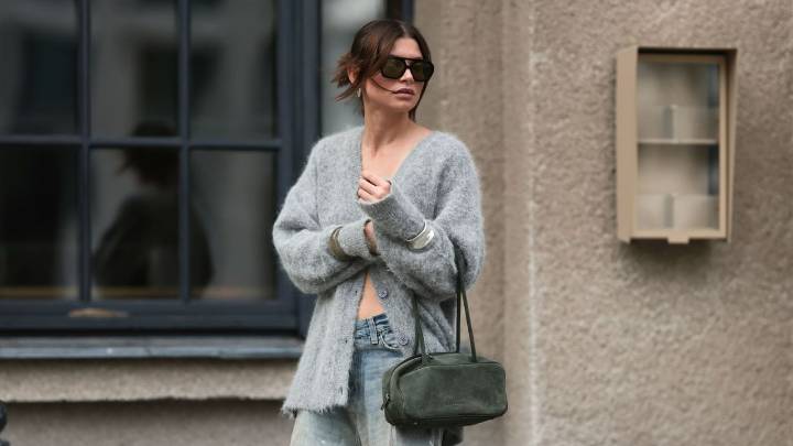 Cómo lucir jeans bootcut con mocasines elegantes para ser la mejor vestida en otoño 2025