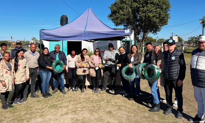 Acción Social entregó insumos y elementos de trabajo a integrantes de la Huerta Municipal