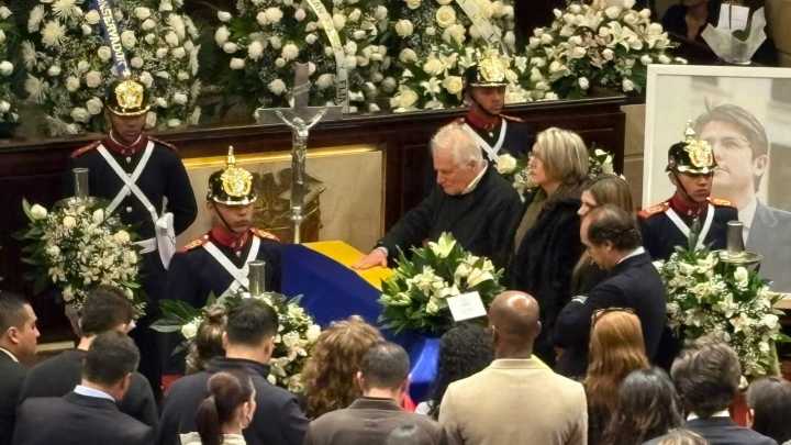 Cuerpo de Miguel Uribe está en el Congreso en cámara ardiente hasta el 13 de agosto