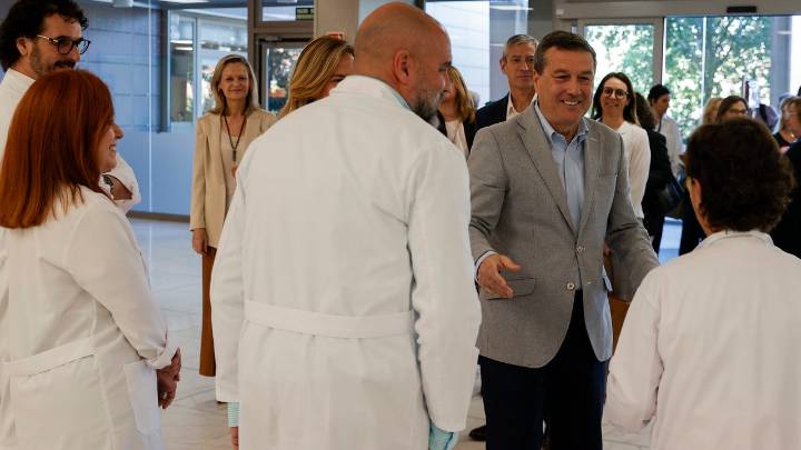 Un plan para "humanizar" el trato entre médicos y pacientes de la sanidad pública valenciana