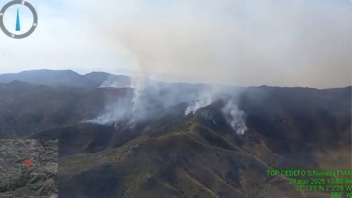 Intensa noche en Lubrín (Almería) con 160 bomberos desplegados para extinguir un peligroso incendio