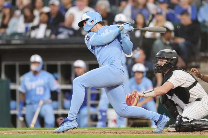 Royals overcome four-run deficit late, win 5