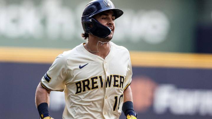 Brewers extend winning streak to 11 games with win over Paul Skenes, Pirates