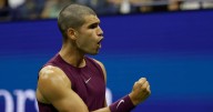 Carlos Alcaraz estrena look y victoria en el US Open 2025 al barrer a Reilly Opelka