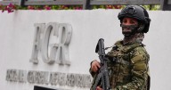 Extraditan a EU a padre e hijo por delitos sexuales