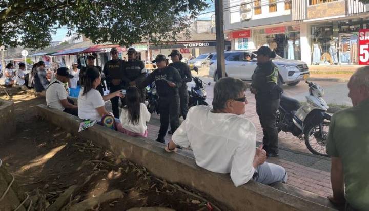 GAULA de Policía Nacional realizó intervención en el parque principal del municipio de Villagarzón