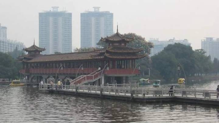 China cae rendida ante Marta Santana, la turista española que salvó a un menor de morir ahogado: "Acto heroico"