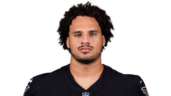 Falcons edge rusher Bralen Trice reinjures knee, placed on IR