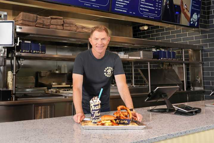 Bobby Flay to open 65 burger restaurants across Canada