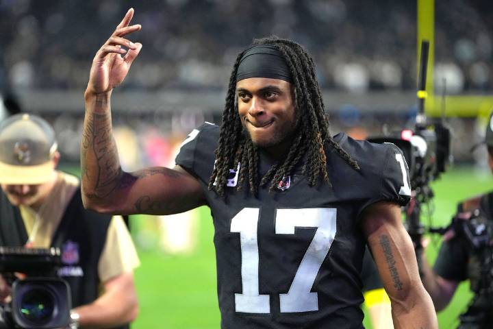 Davante Adams Sends Strong Words to Keenan Allen After Chargers Contract Value Falls Short Davante Adams expressed his admiration for the 12-year veteran Keenan Allen as he drew inspiration from him i
