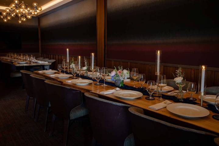 Renton hotel features ‘live-edge’ wooden tables