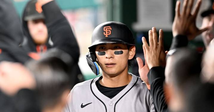 Giants outfielder Jung Hoo Lee makes ‘catch of the decade’