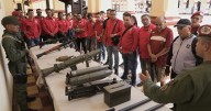 Venezolanos asisten a jornada de alistamiento convocada por Nicolás Maduro