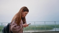 Crece la alarma por celulares en escuelas