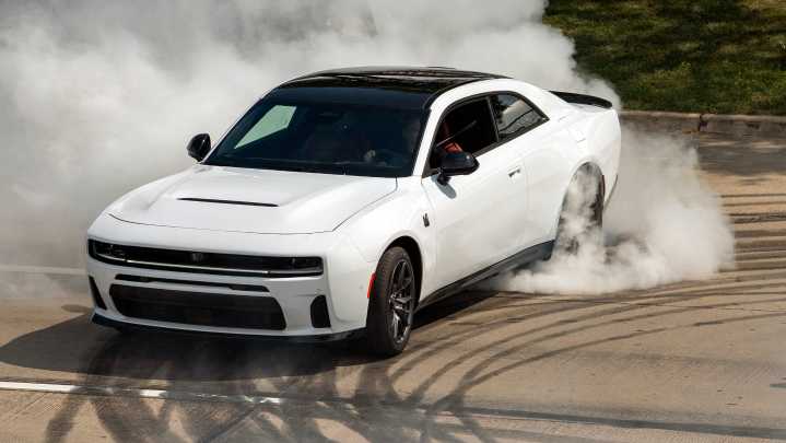 2025 Roadkill Nights brings Dodge car debuts and tons of tire smoke