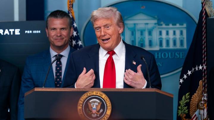 Trump calls on Cracker Barrell to restore its old logo