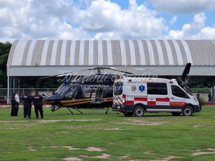 Trasladan en helicóptero de la SSP de Tizimín a Mérida a joven motociclista lesionado en un accidente
