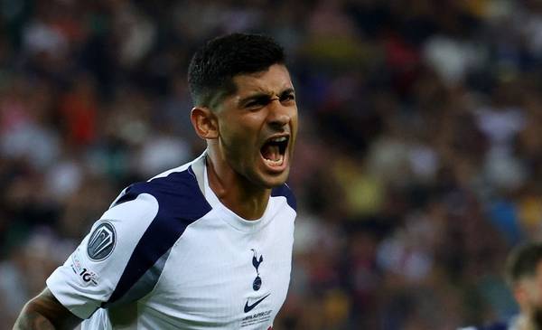 Estreno como capitán y gol: Cuti Romero brilla con el Tottenham en la Supercopa