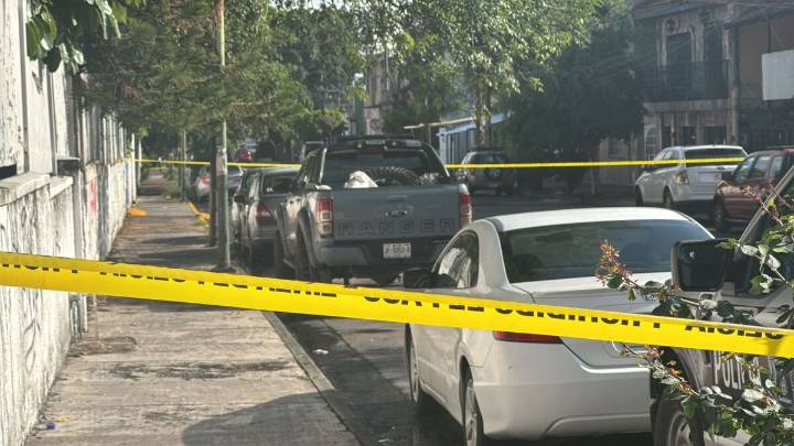 Hallan cuatro cuerpos en camioneta en Guadalajara