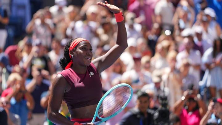 Coco Gauff, Naomi Osaka win to set up 4th