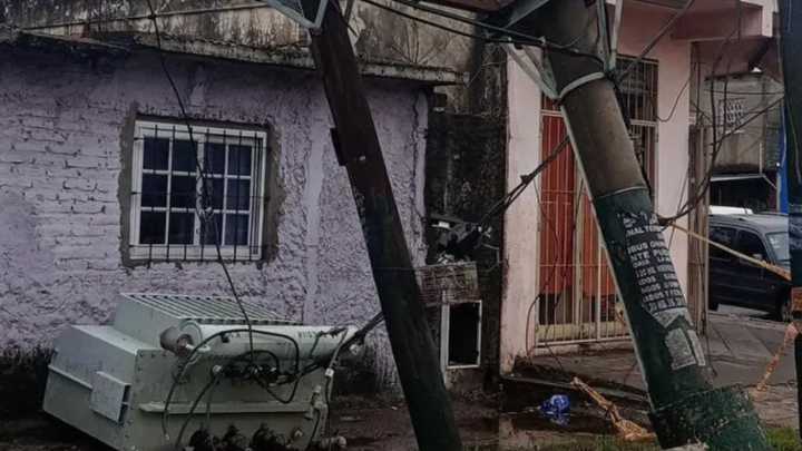 Lomas: cayó un transformador en plena vía pública