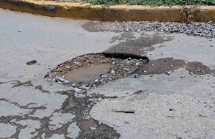 Urge reparar bache en Glorieta Las Gaviotas