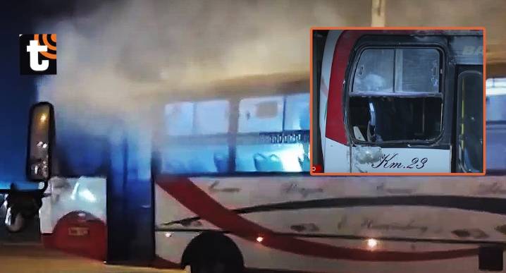 ¡Conductor y pasajero se salvan de milagro! Extorsionadores detonan explosivo dentro de bus de empresa Huandoy Se trata del segundo ataque contra la empresa Huandoy en menos de un mes. Trabajadores y 
