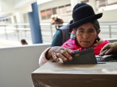 Elecciones en Bolivia: cerraron los comicios y arranca el recuento con dos candidatos de derecha como favoritos