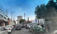 Taxistas bloquean accesos a personas incapacitadas al IMSS de Benigno Arriaga, denuncian