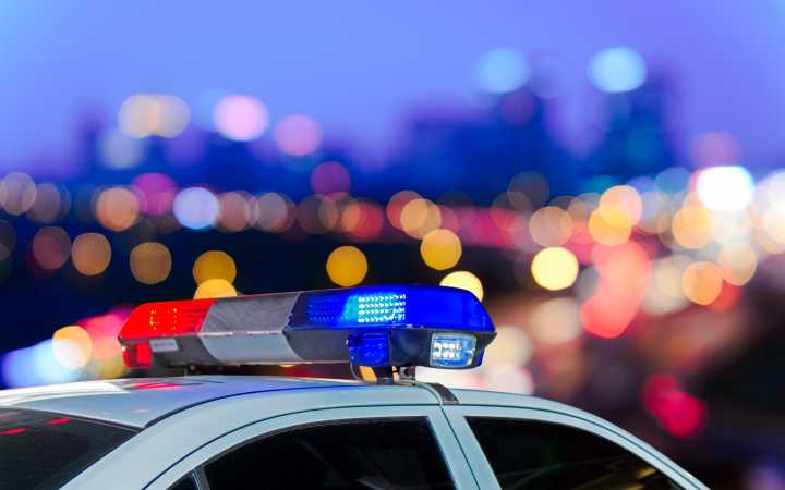 Conductora muere al chocar contra un árbol en Arecibo