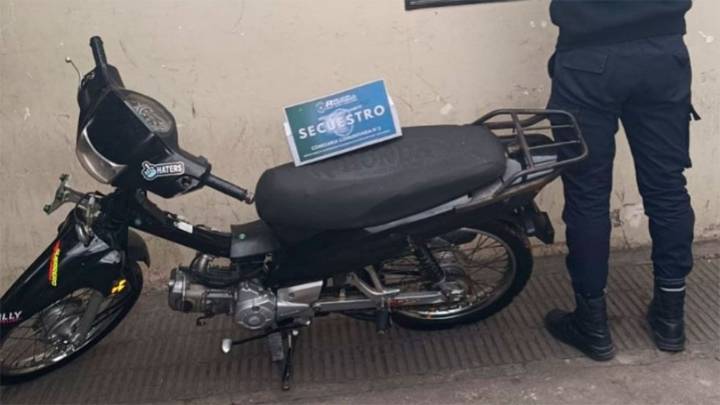 Recuperaron una moto con pedido de secuestro tras detectar a un menor circulando en actitud sospechosa