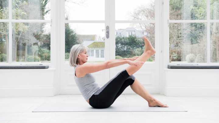 I’m a ballet dancer and these are three Pilates moves I swear by for toning my legs