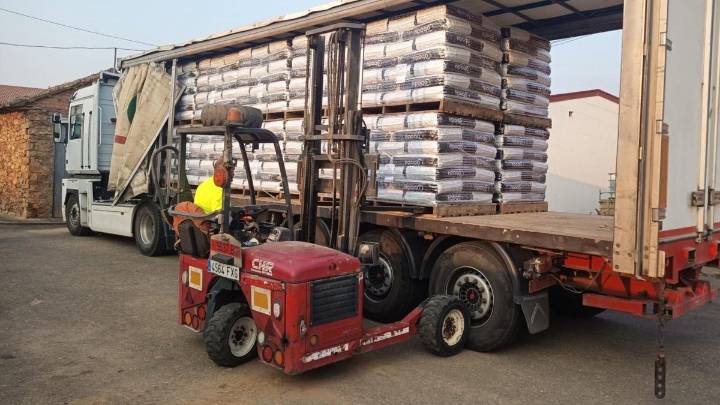 Incendios en Castilla y León: suministran más de 900 toneladas de alimentos a 74 ganaderías afectadas