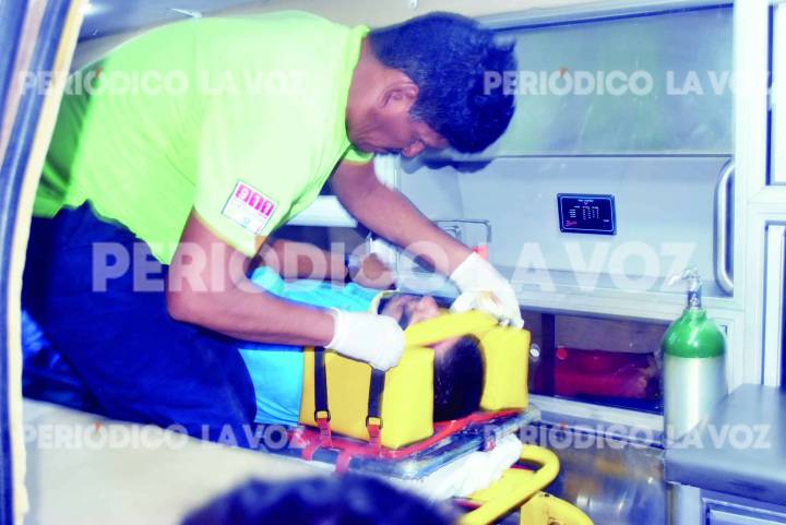 Roberto Montelongo trasladado tras impacto en motocicleta