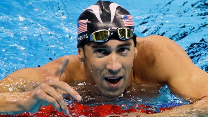 Ravens players seek swimming lessons from Baltimore native Michael Phelps