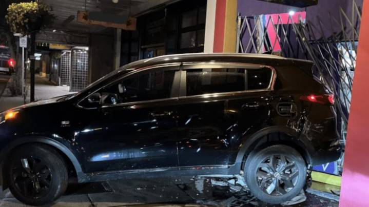 Stolen Kia rams into West Seattle smoke shop, failed robbery