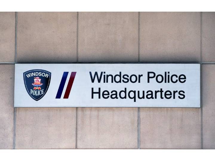 Windsor police say drunk driver fled after car crash