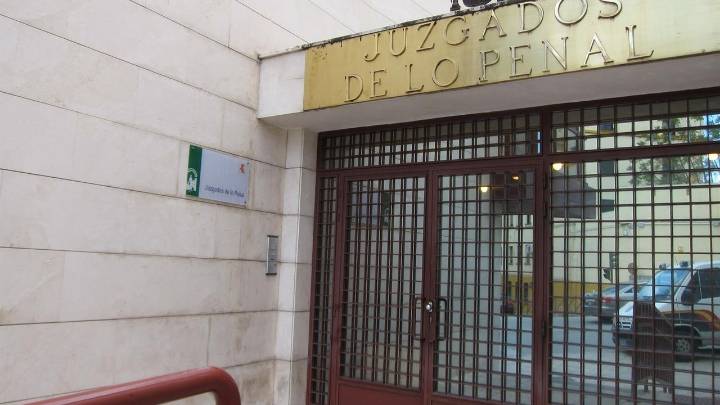 Solicitan 34 años de cárcel a un padre que violó a su hija de 10 años en Jaén