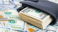 Fiebre por el dólar: los ahorristas compraron u$s3.041 millones en julio, segundo dato más alto en al menos 18 años