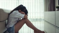 Acosan a una chica en la calle y la siguen hasta su casa para violarla entre ambos