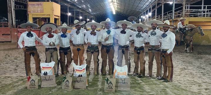 Se coronan en Comitán