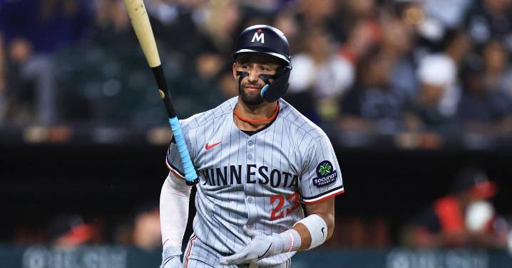 Lewis hits grand slam as Twins beat White Sox 9
