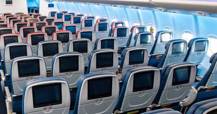 Demandan a estas aerolíneas en EE.UU. por presunta venta de asientos de ventanilla “sin ventanas”