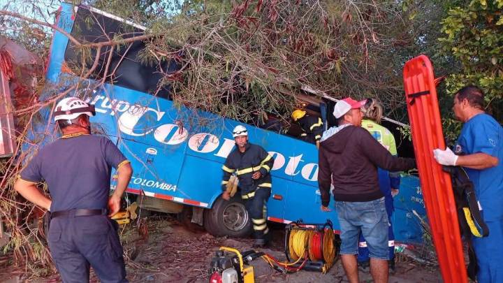 Grave accidente de bus intermunicipal y tractocamión