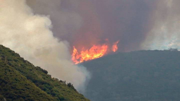 Situación «complicada» en Cangas del Narcea, el fuego se intensifica en Genestoso
